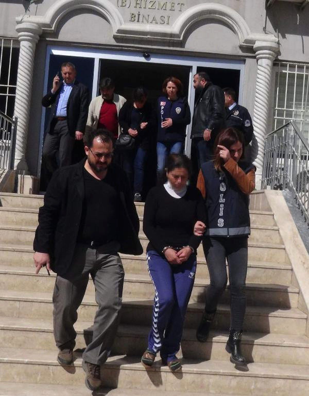 Kocasını, Komşu Çiftle \'Üçlü İlişki\'sini Öğrendiği İçin Öldürtmüş (2)