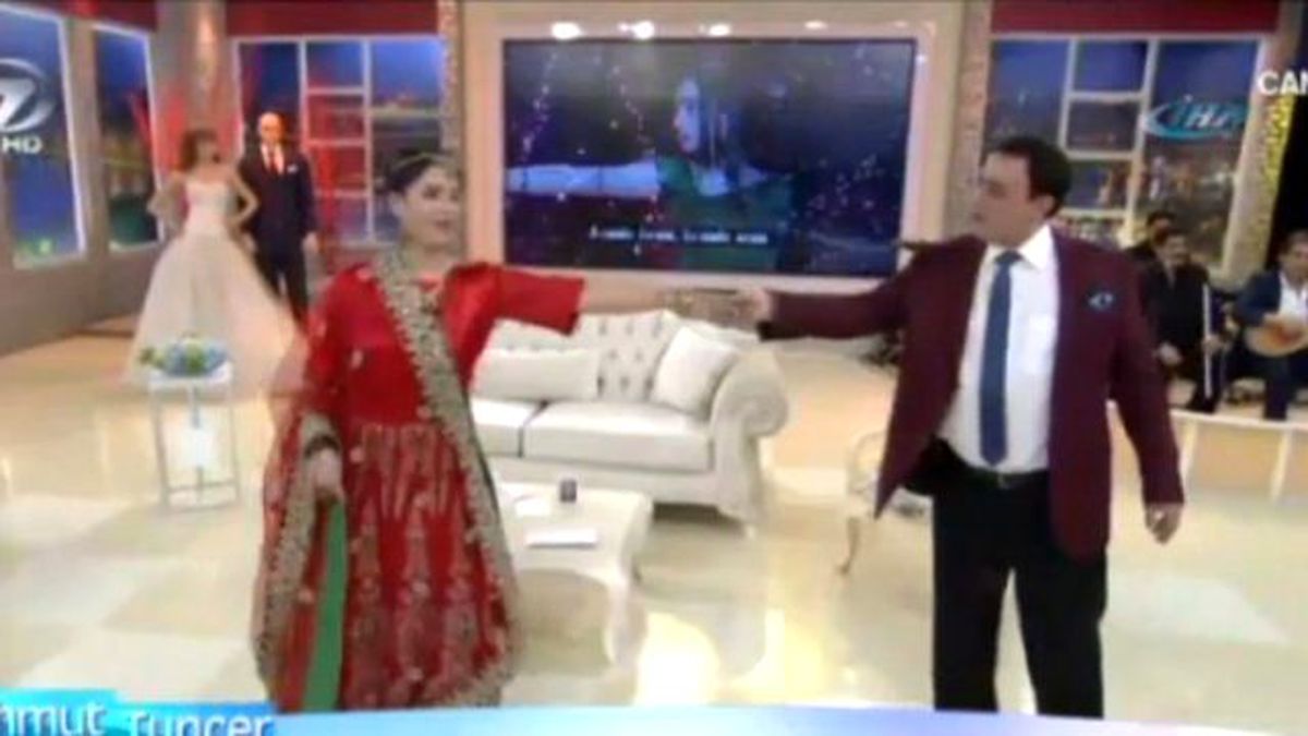 Mahmut Tuncer Hint Dansı Yaptı