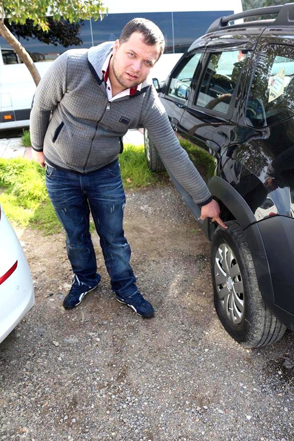 Manisa\'da 15 Aracın Lastiği Kesildi