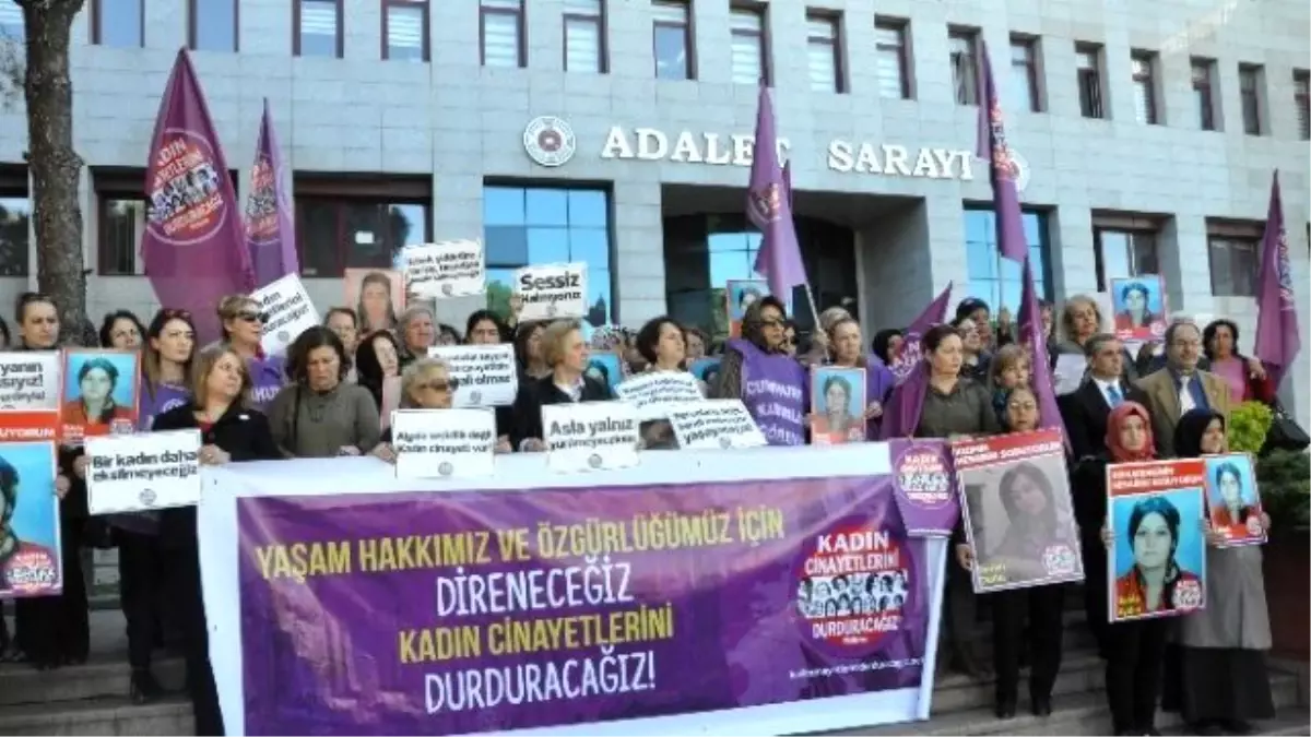 Öldürülen Rabia İçin Kadınlar Adliyede Toplandı