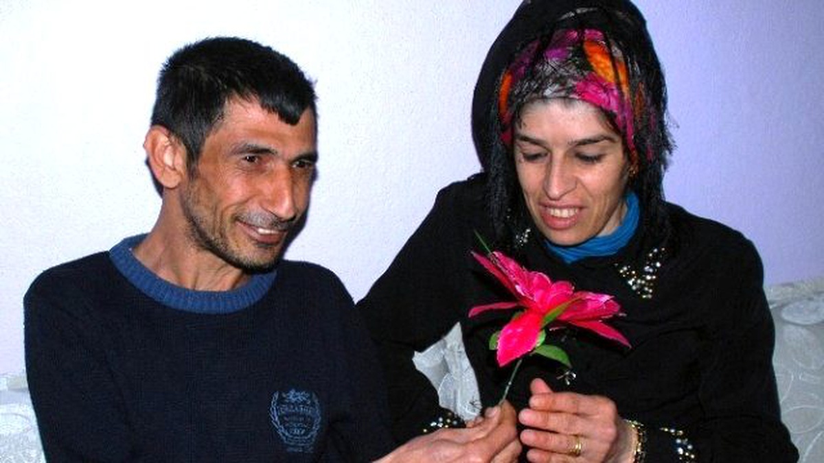 Hem Kendisinin Hem de Kocasının Engeline Meydan Okuyor