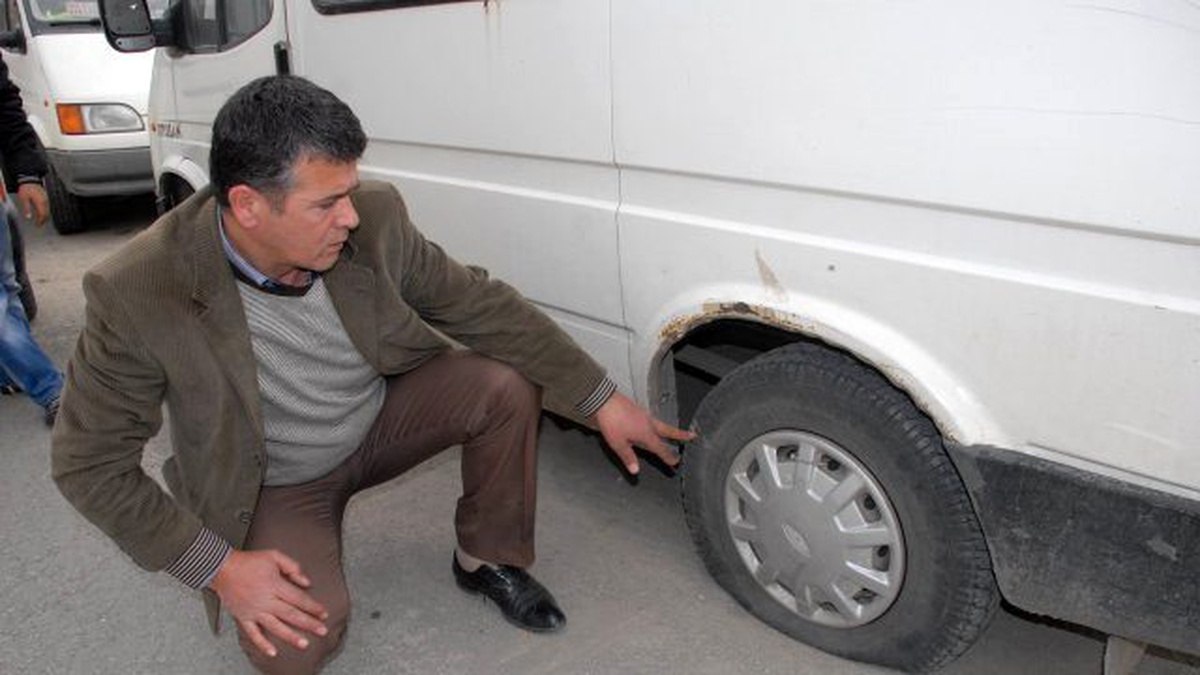 Manisa\'da 15 Aracın Lastiğini Kestiler
