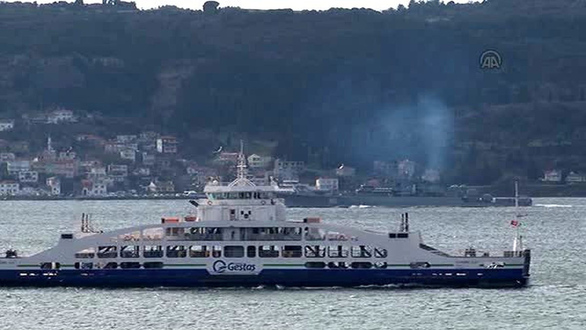 Rus Askeri Gemisi Çanakkale Boğazı\'ndan Geçti