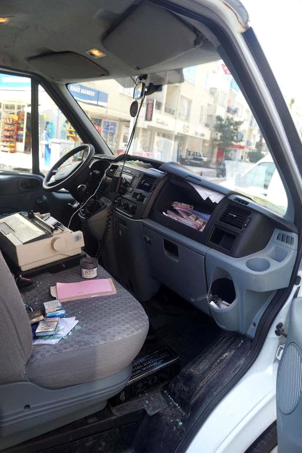 Marmaris\'te Sigara Dağıtım Aracından Güpegündüz Hırsızlık
