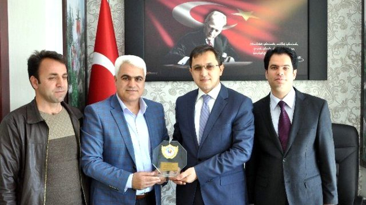 Sincik Gönüllüleri Spor Kulübünden Kaymakam Sağ\'a, Plaket