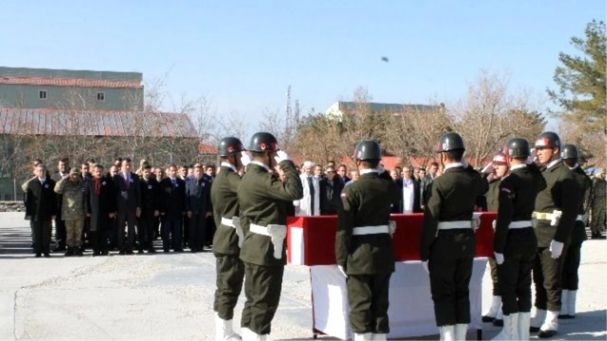 Şırnak\'ta Şehit Asker İçin Tören