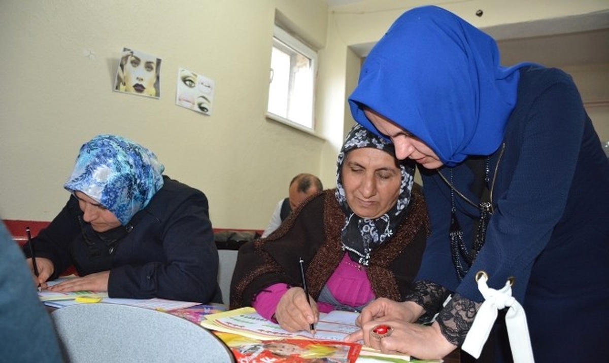 Tatvan\'daki Okuma Yazma Kurslarına Yoğun İlgi