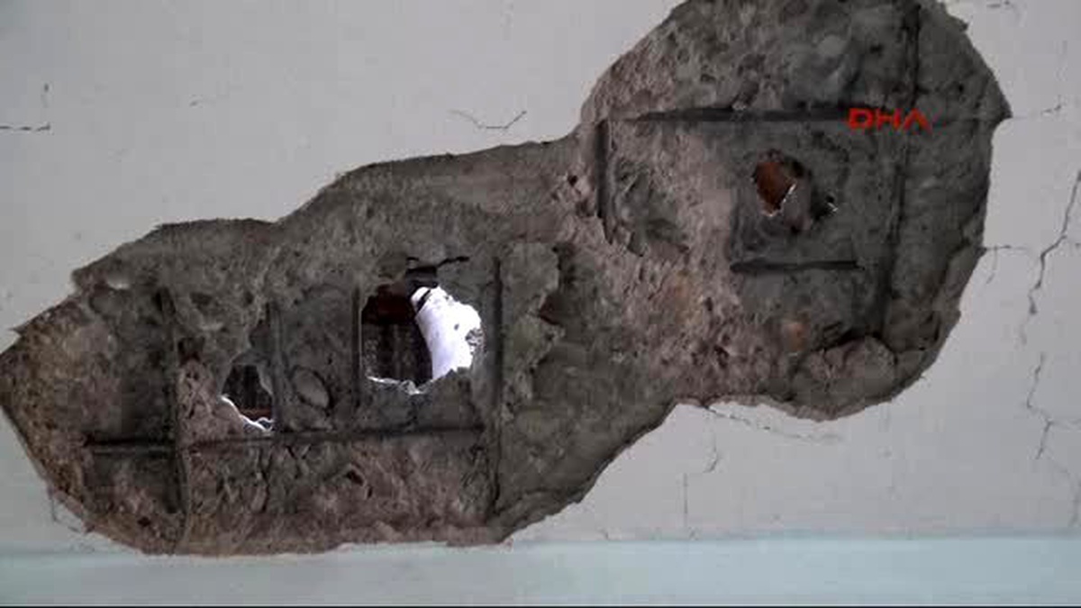 Yüksekova?da Bir Eve Havan Mermisi İsabet Etti