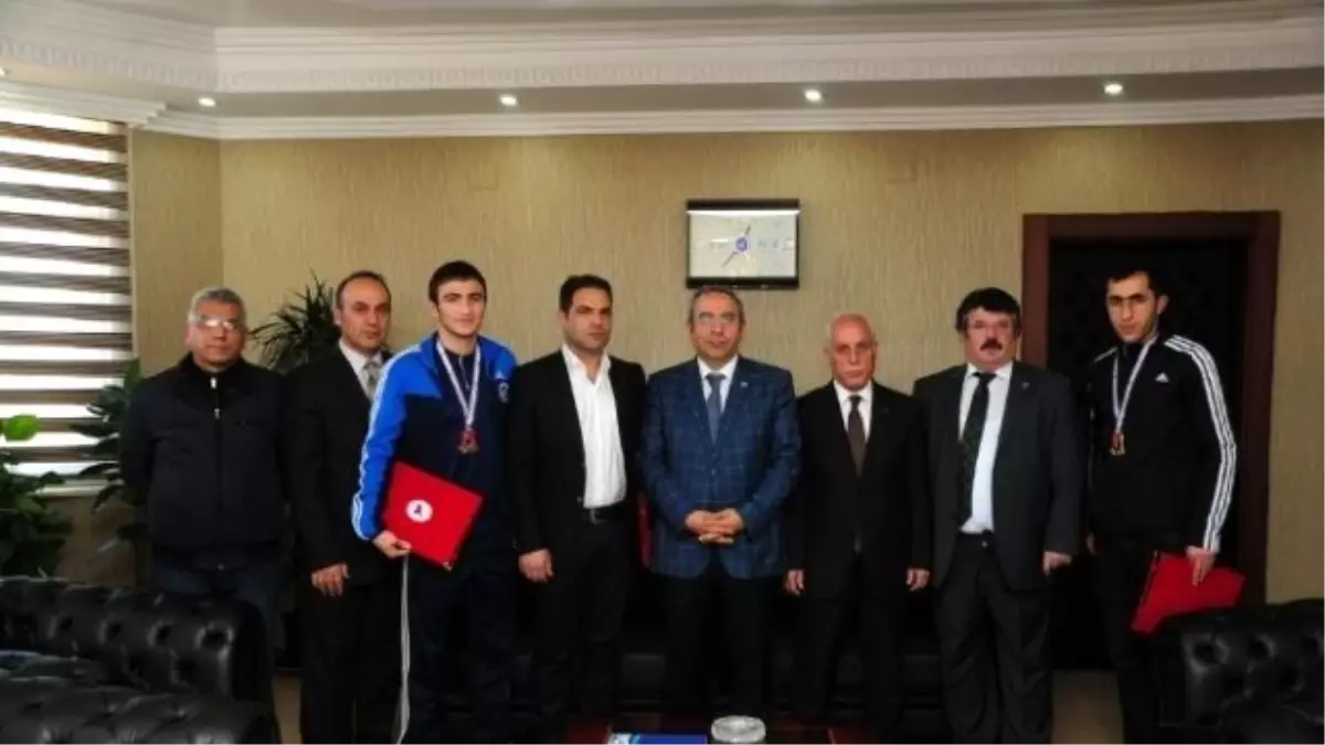 Yyü Sporcuları Başarılarına Bir Yenisini Ekledi