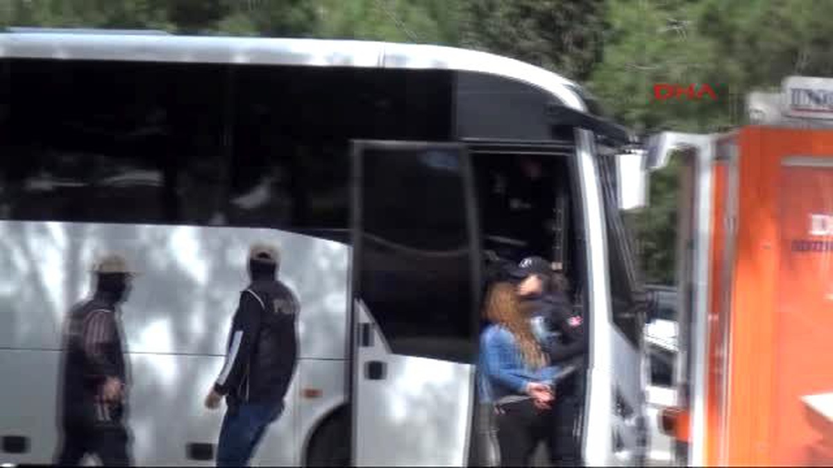 Adana - İstanbul\'u Bombalamaya Hazırlanan Terörist Kız, Halasını da Kullanmış