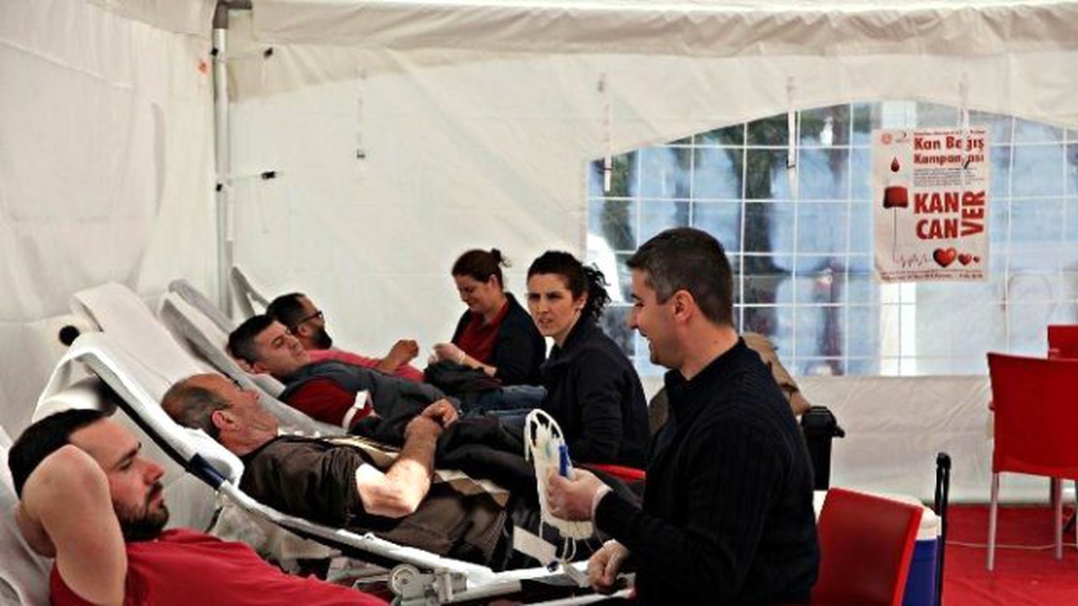 Ahmetbey\'de Kök Hücre ve Kan Bağışı Kampanyası