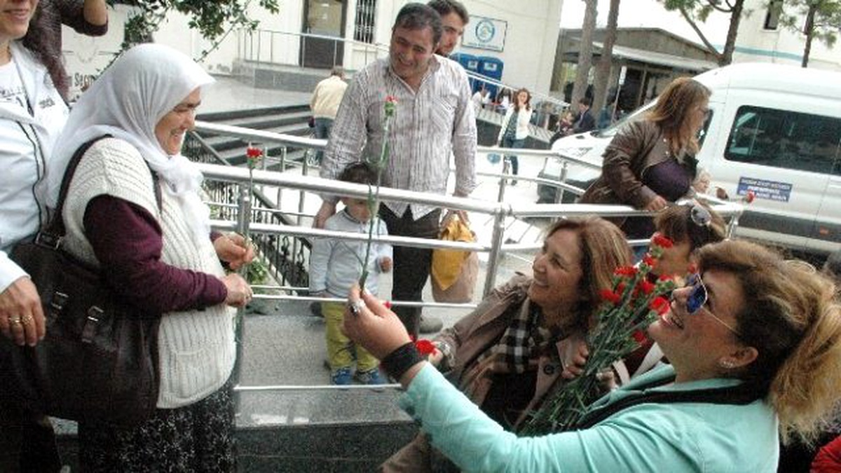 Ak Partiden Kadınlara Anlamlı Ziyaret