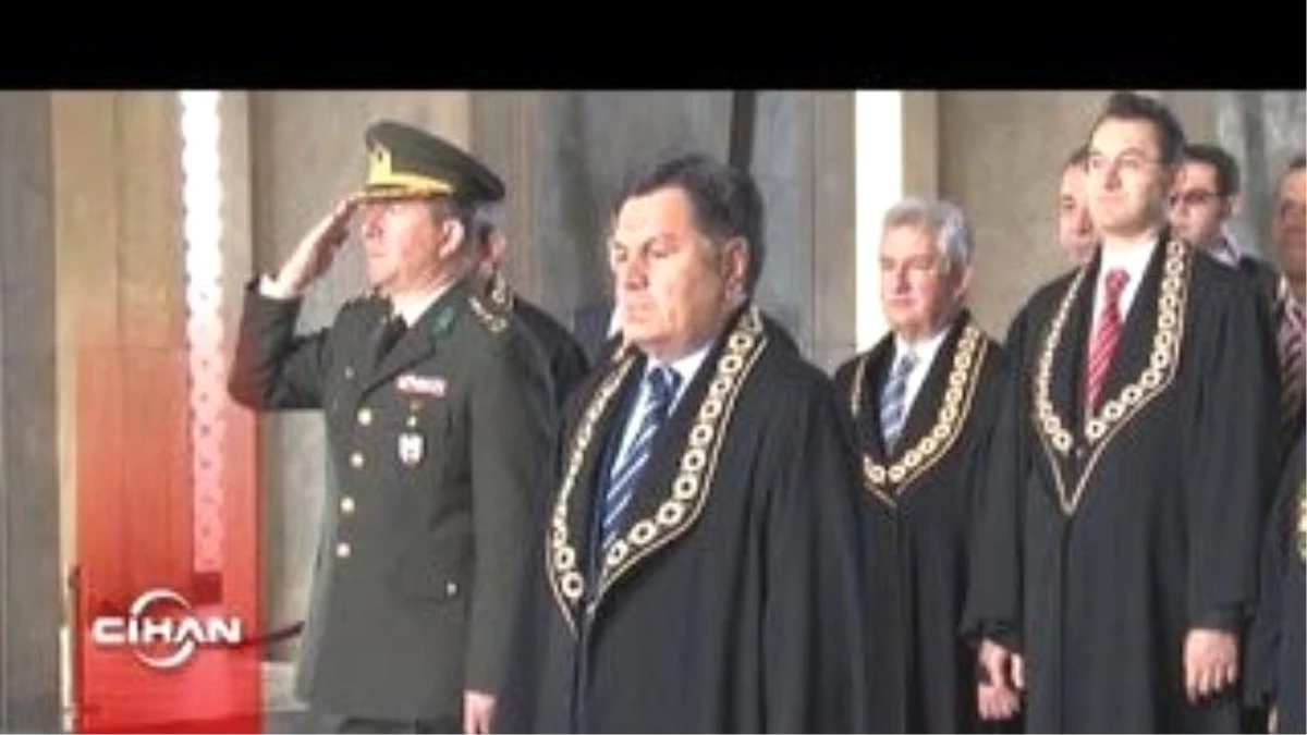 Anayasa Mahkemesi Başkanı Kılıç, Anıtkabir\'i Ziyaret Etti