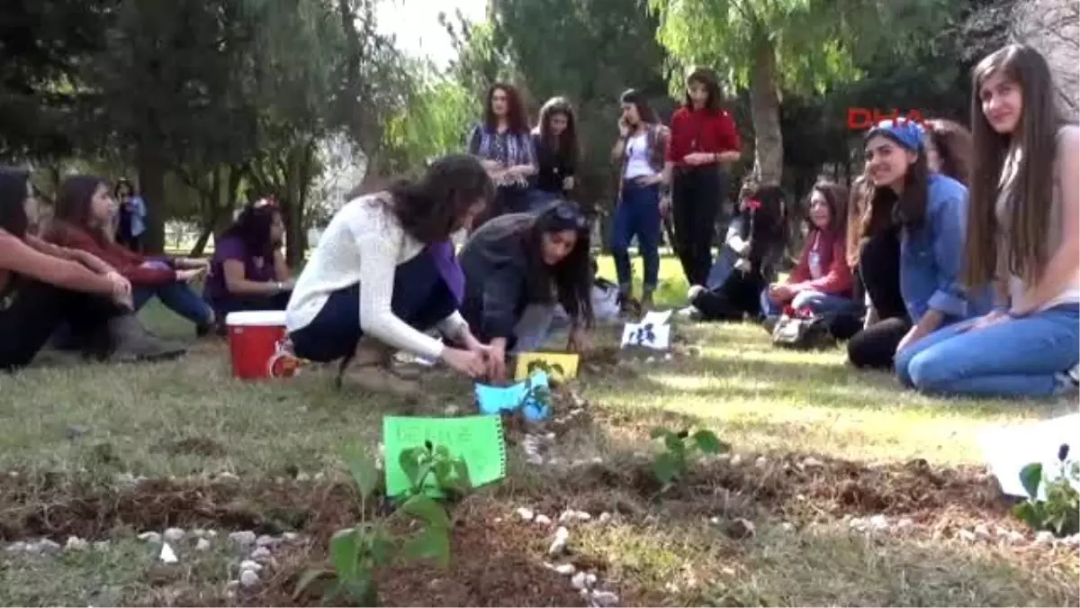 Antalya - Taciz ve Tecavüzle Öldürülen Kadınlar Adına Mor Çiçek