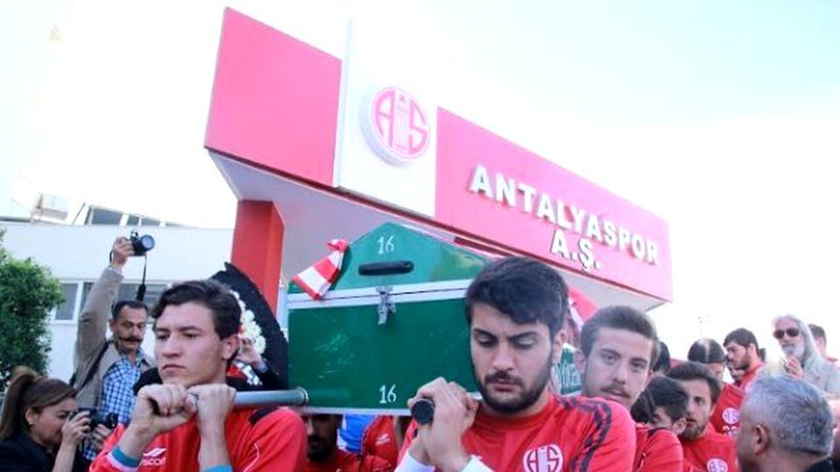 Antalyasporlu Eski Futbolcu Mehmet Özkul Toprağa Verildi