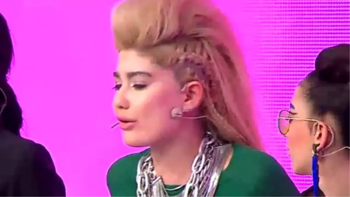 Bahar Candan Neden Ağladı! \'Yapamadığın Oyunuculuğun İçin Sana Altın Mandalina Vereceğim\'