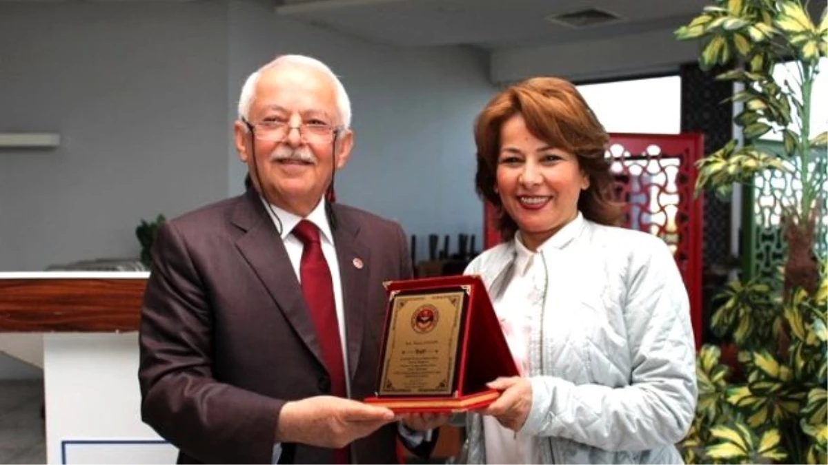 Başarılı Bayanlara Plaket