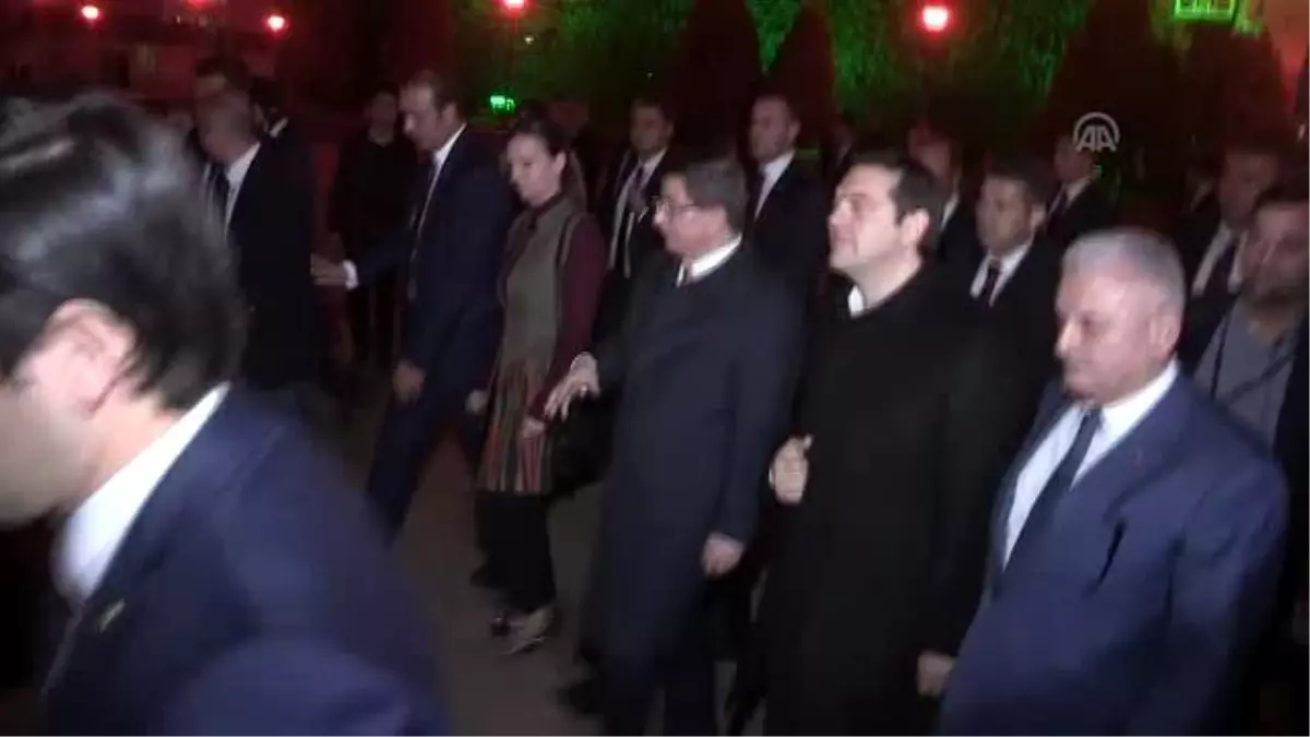 Başbakan Davutoğlu - Yunanistan Başbakanı Çipras Kordon\'da Yürüyüş Yaptı