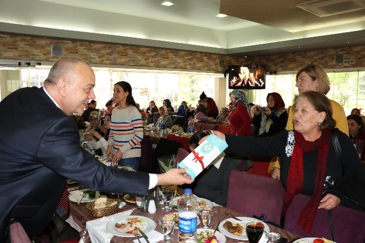 Başkan Ergün\'den Kadınlara 8 Mart Jesti