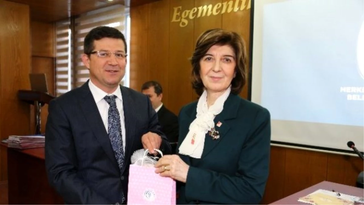 Başkan Subaşıoğlu\'ndan Kadın Meclis Üyelerine Hediye Fular