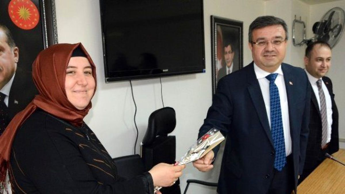 Başkan Yurdunuseven Basın Toplantısında "Bayan Gazetecileri" Unutmadı