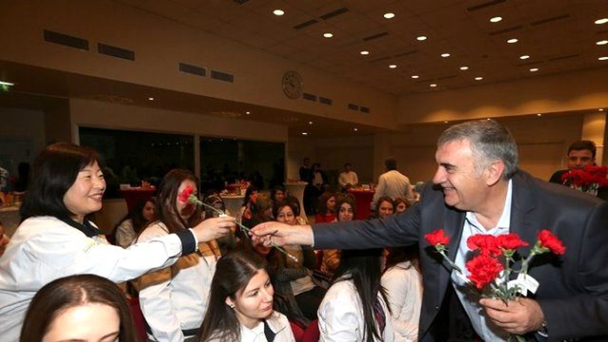 Baştan Toçoğlu, Toyota Fabrikasının Kadın Yönetici ve İşçileriyle Bir Araya Geldi