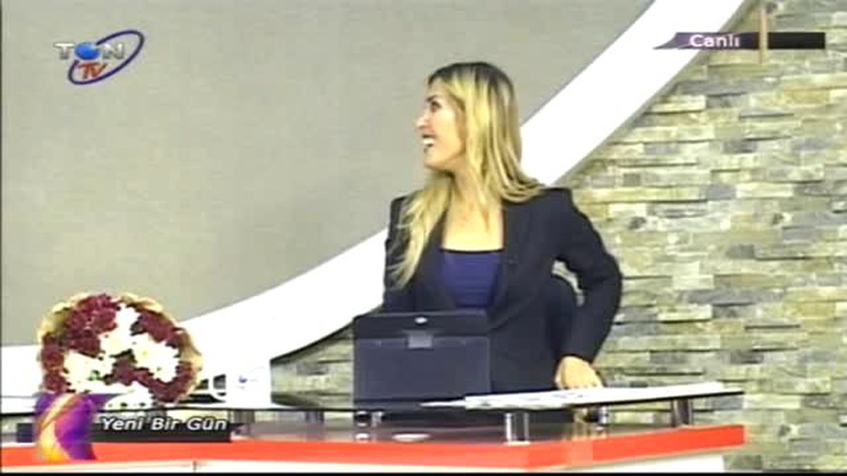 Canlı Yayında Sunucuya Evlilik Teklifi