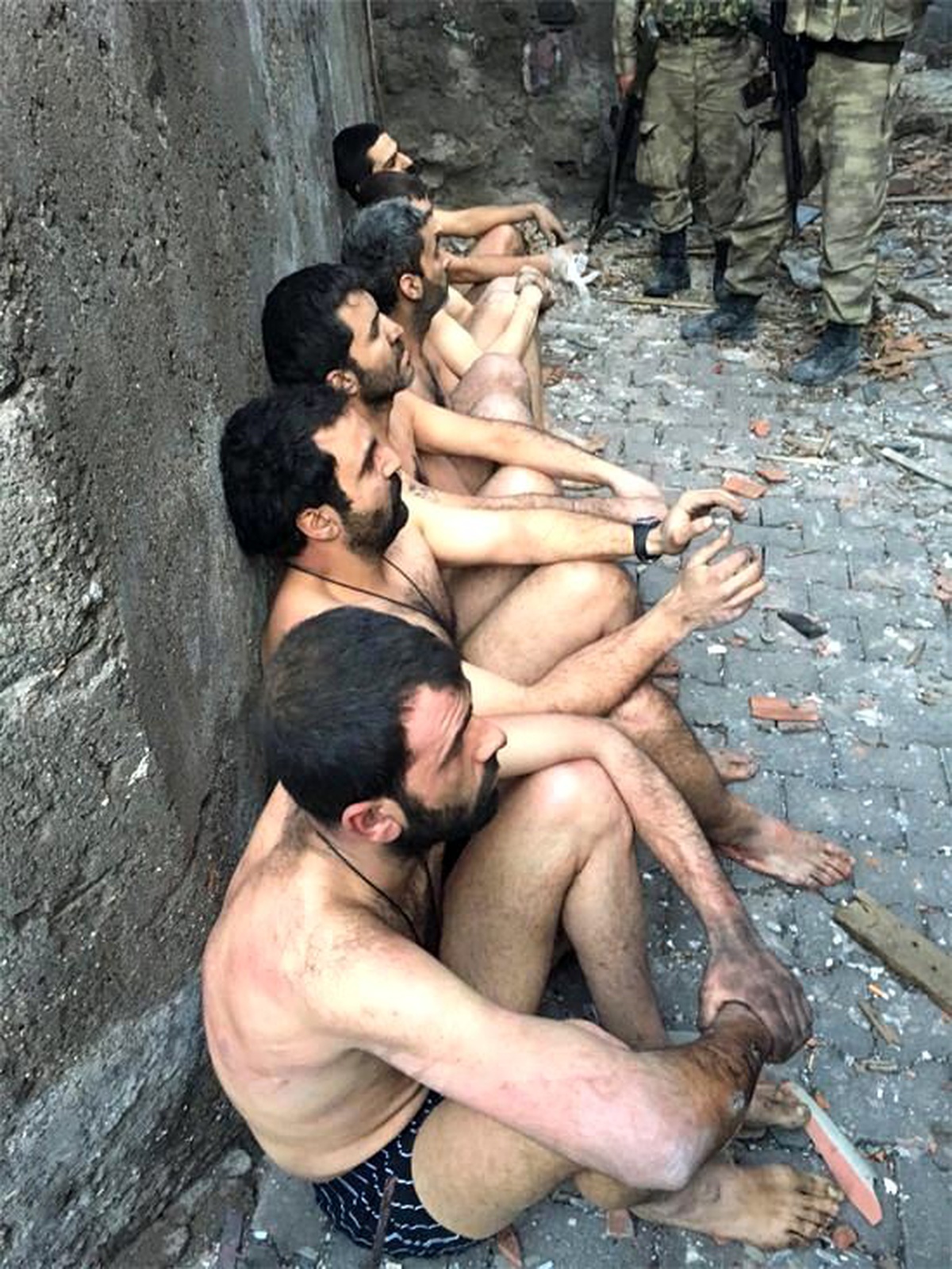 Diyarbakır Valiliği\'nden \'Çıplak Fotoğraf\' Açıklaması
