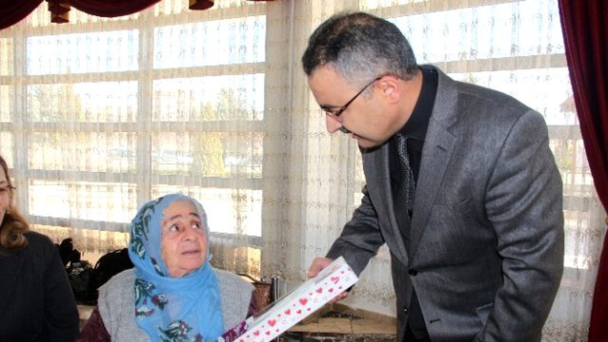 Elazığ Gazi Huzurevi\'nde Dünya Kadınlar Günü Kutlandı