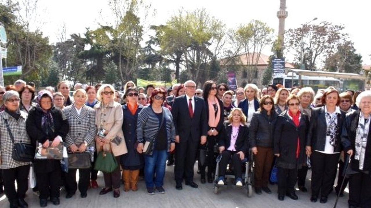 Emekçi Kadınlar Çelenk Töreni ile Anıldı