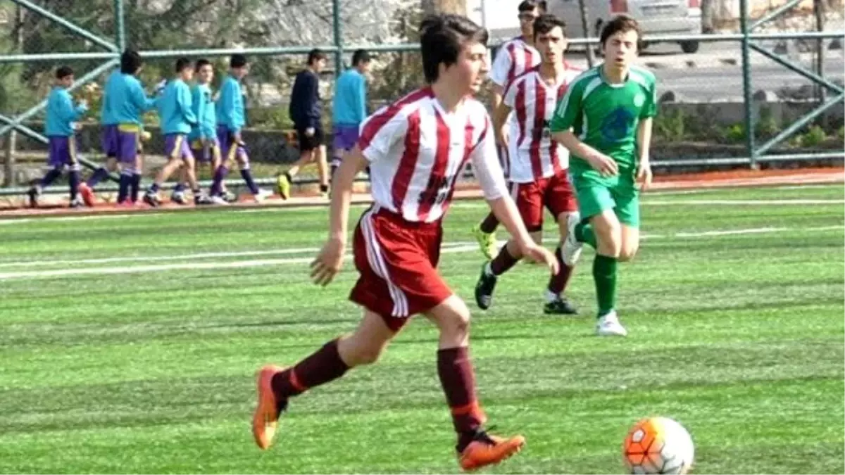 Futbolcusuna Beddua Eden Antrenör Kovuldu!