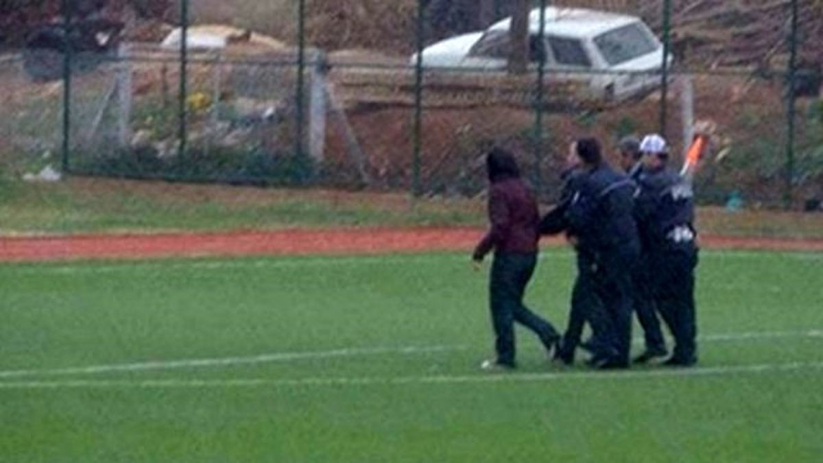 Gaziantep'te Oynanan Maçta Yüzbaşı, Ateş Ederek Sahaya Girdi