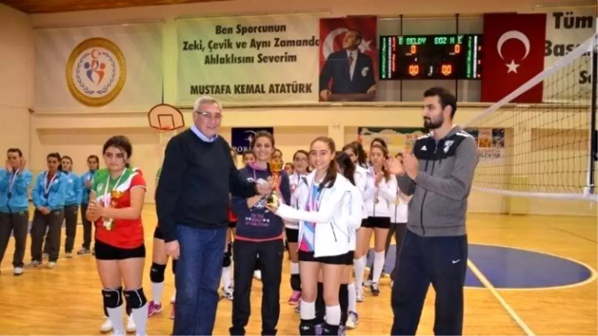 Genç Kızlar Kulüplü Voleybol İl Birinciliği Müsabakaları Sona Erdi