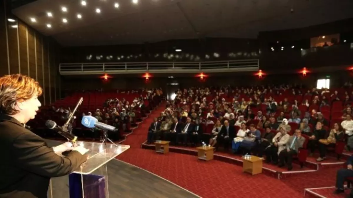 Işılay Saygın\'dan Kadınlar Gününe Özel Konferans