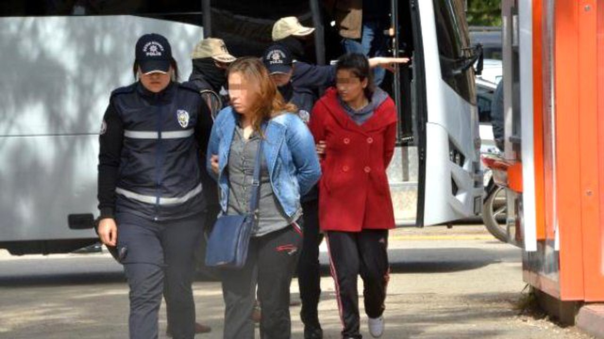 İstanbul\'u Bombalamaya Hazırlanan Terörist Kız, Halasını da Kullanmış