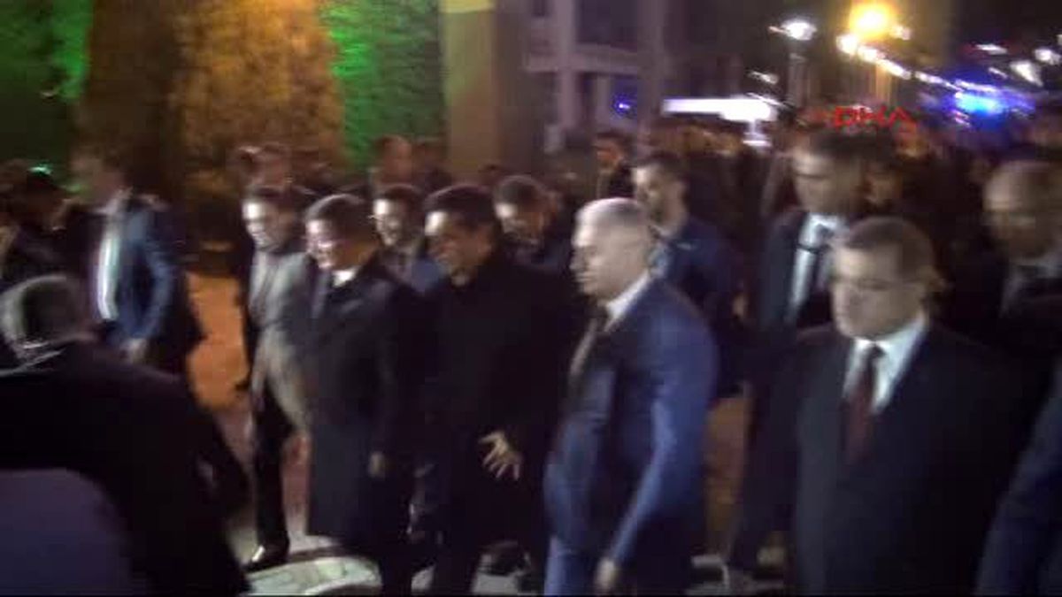 Davutoğlu, Çipras'a İzmir'i Gezdirdi, Gevrek İkram Etti
