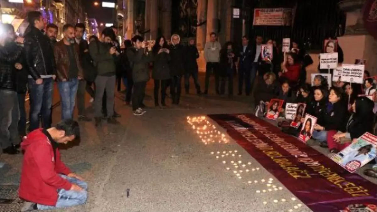 Kadınlar, 8 Mart Dünya Kadınlar Gününü Gece Yarısı Sokakta Kutladı