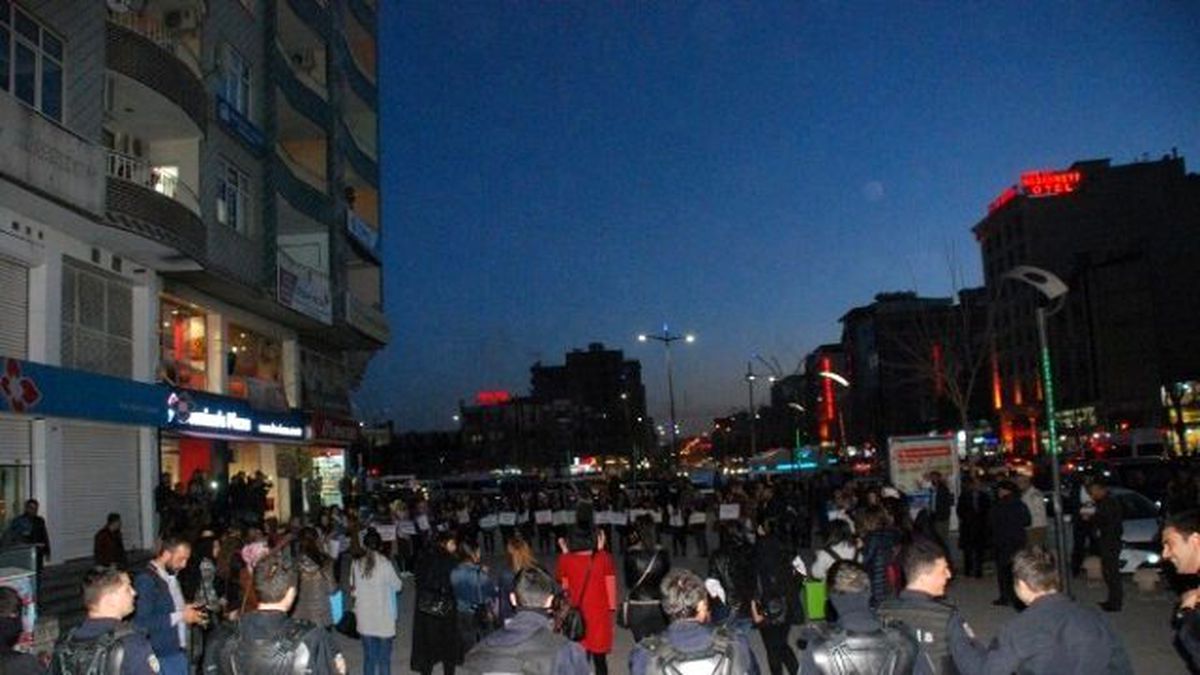 Kadınlar Kadına Şiddeti Protesto Etti