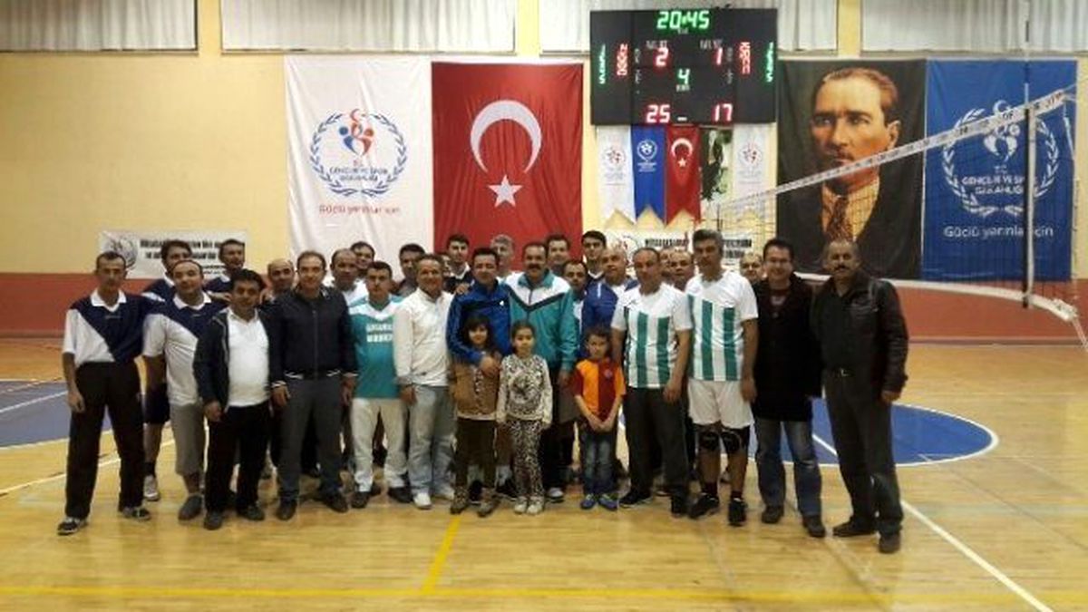 Karaman\'da 14 Mart Tıp Bayramı Voleybol Turnuvası Sona Erdi