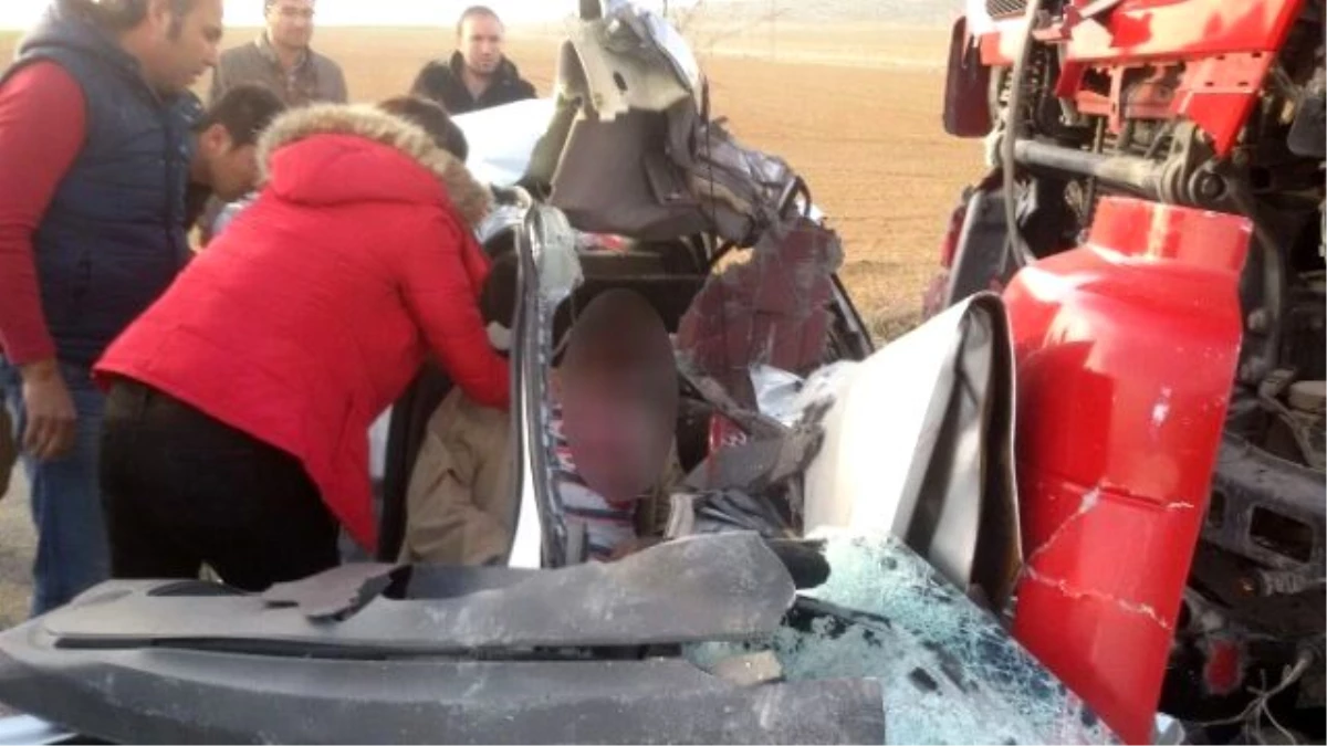 Konya\'da Tır ile Otomobil Çarpıştı: 2 Ölü