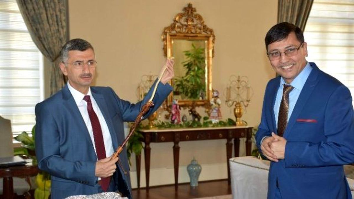Öğrenciler İngilizce Dergi Çıkarıyor