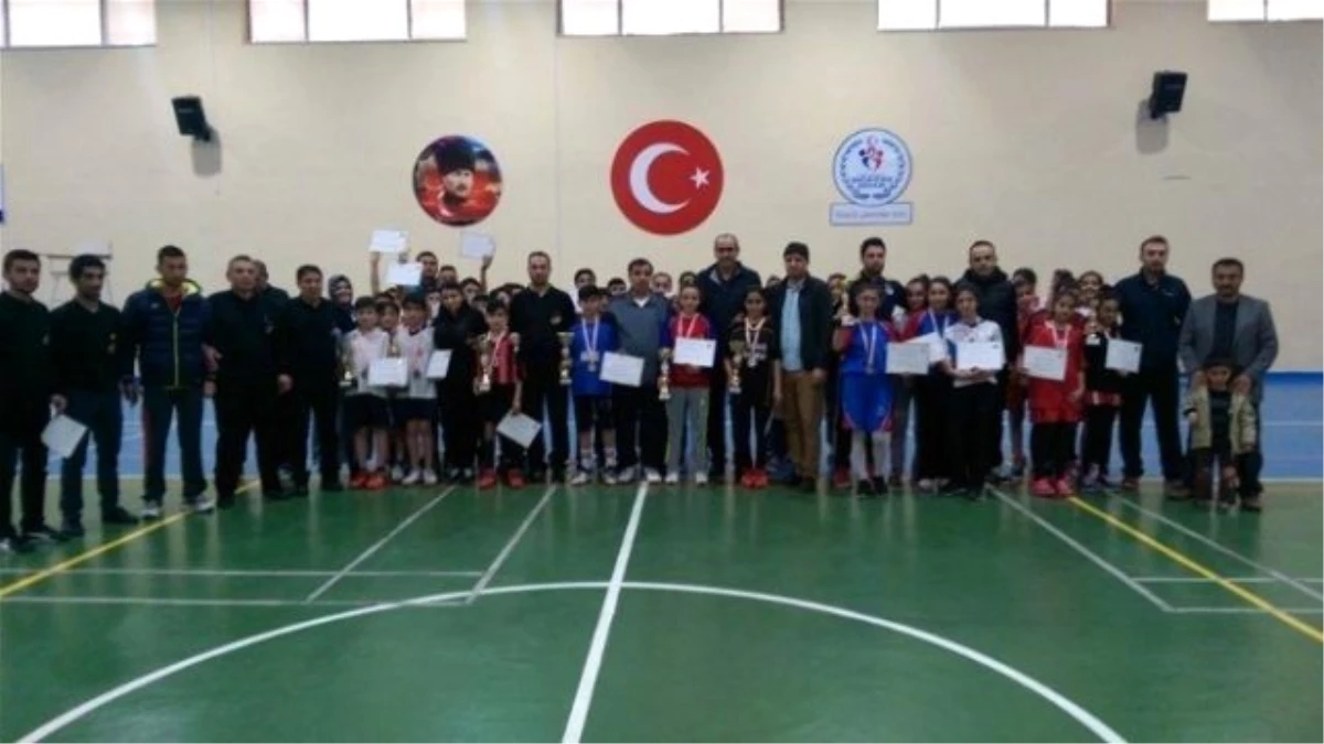 Okullar Arası Badminton Müsabakaları Sona Erdi