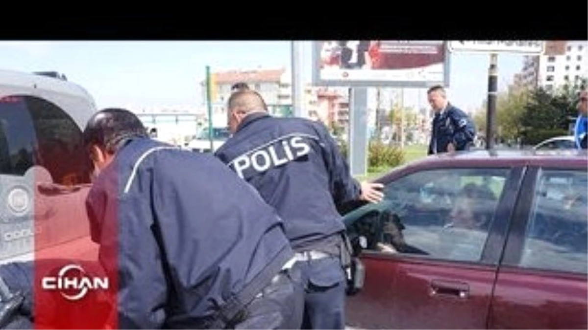 Polisin Kapanla Bile Durduramadığı Kadın Sürücü, Trafiği Birbirine Kattı