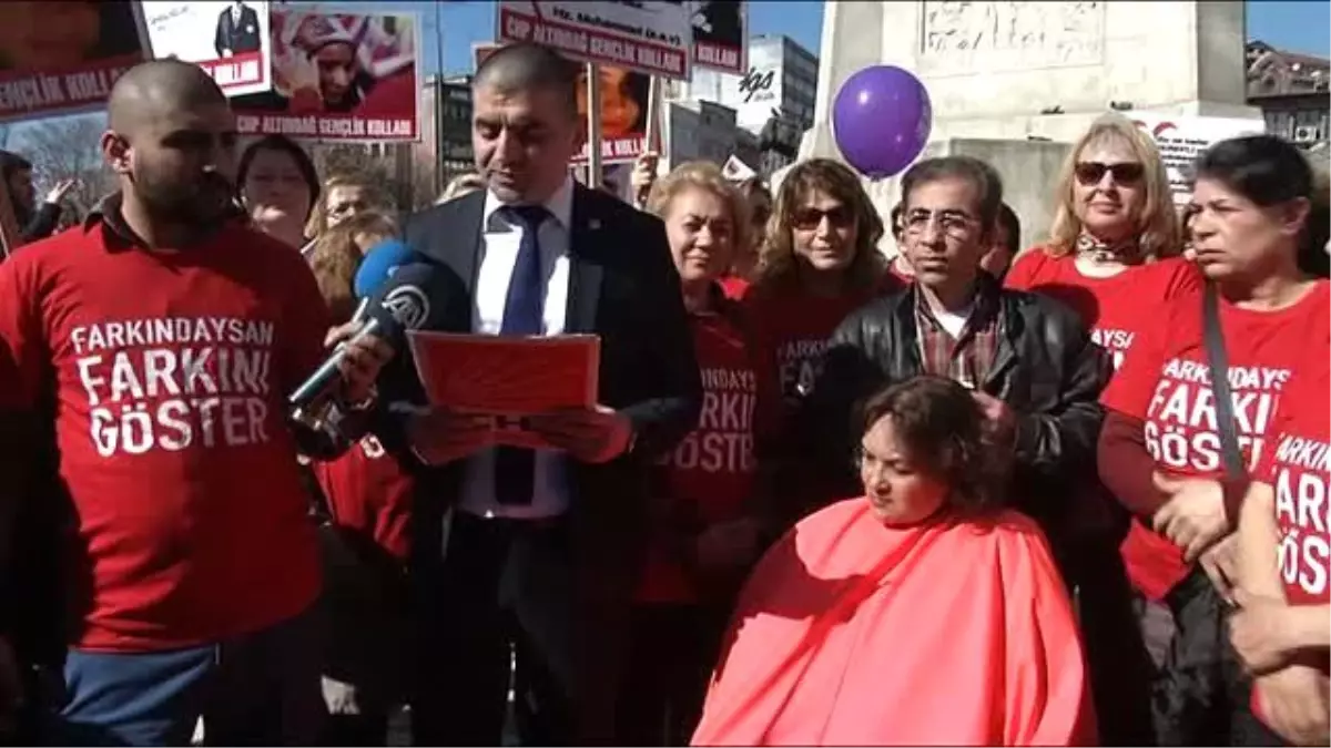 Saçlarını Kestirerek Kadınlara Uygulanan Şiddeti Protesto Ettiler