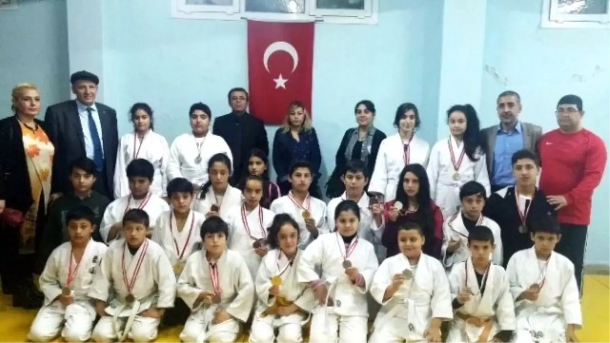 Semiha Yücel Akdeğirmen Ortaokulu\'nun Judo Başarısı