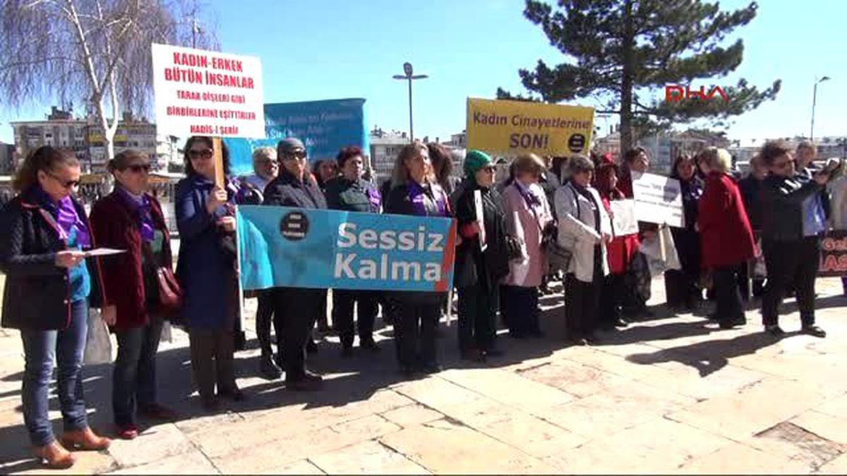Sivas\'ta Kadın Derneklerinden Şiddet Protestosu