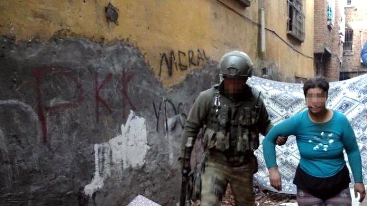 Sur\'dan Tahliye Edilenler: Bizi Zorla Tutup Kullandılar