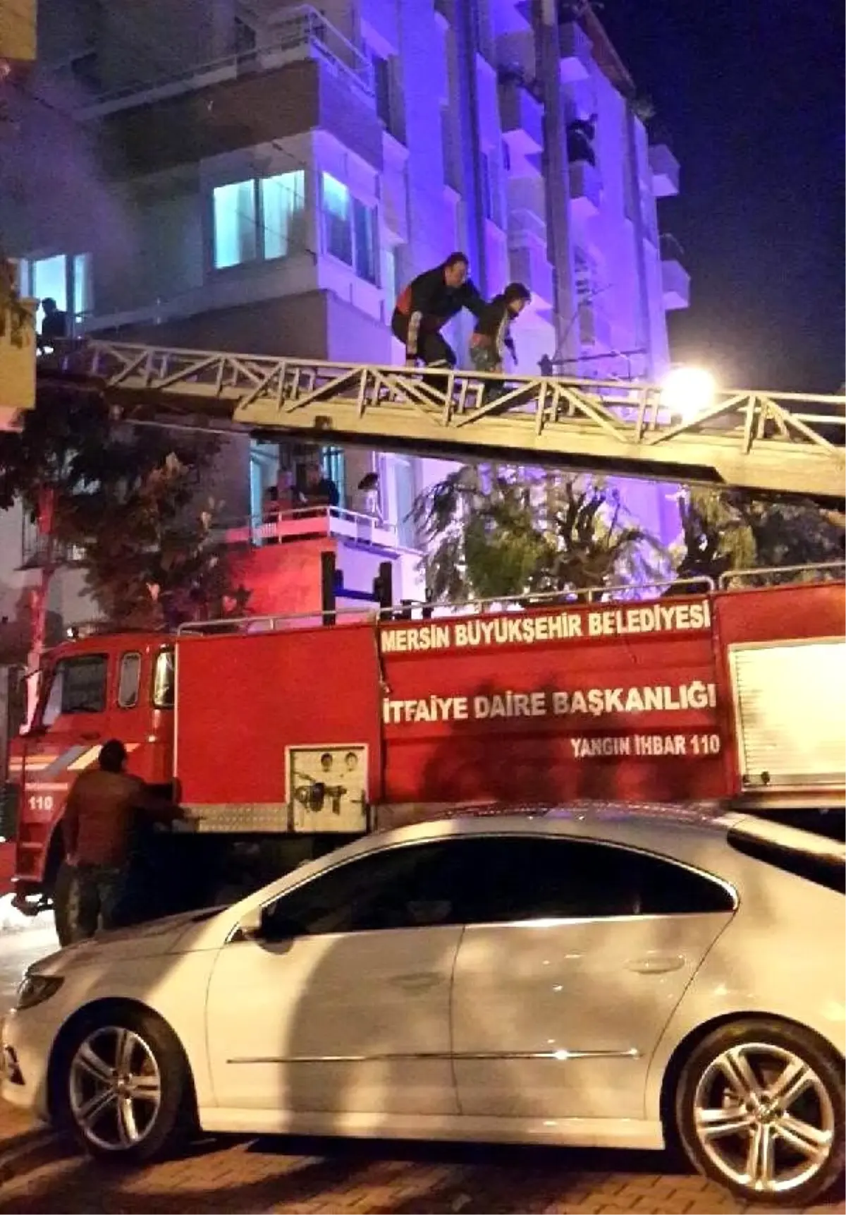 Suriyelilerin Kaldığı Apartmandaki Yangın Korkuttu