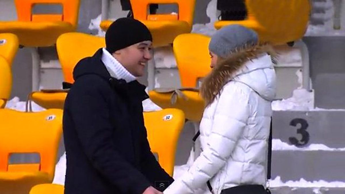 Tribünde Sürpriz Evlilik Teklifi