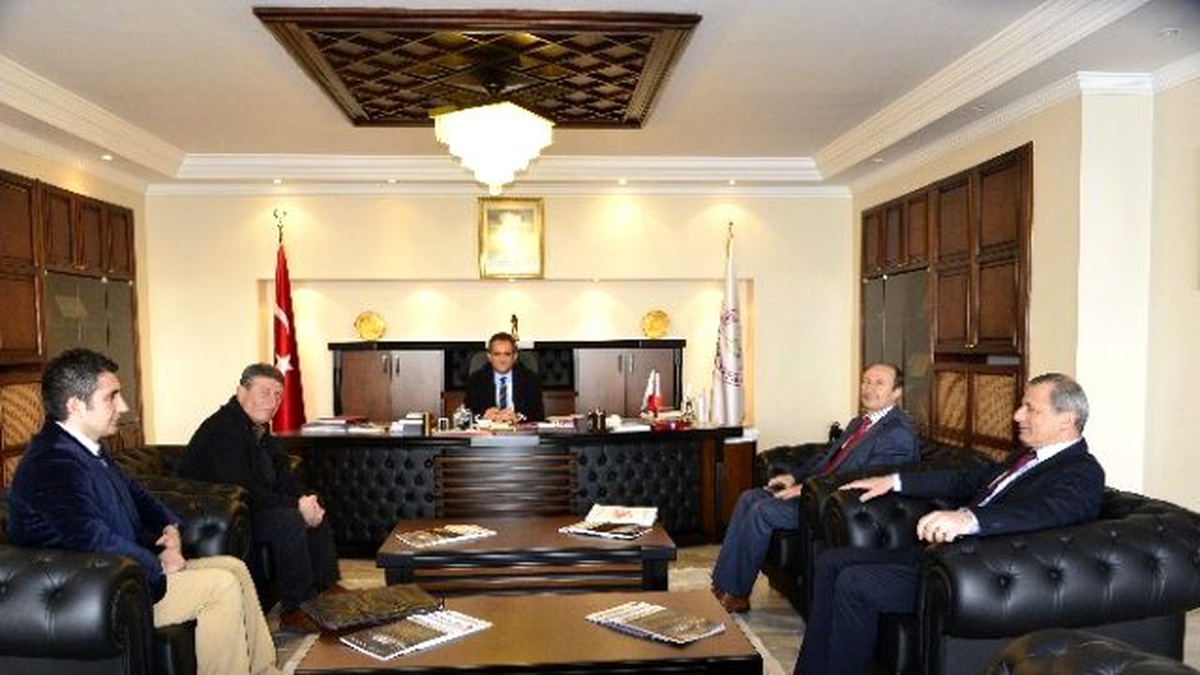 Türk Ocağı Rektör Özer\'i Ziyaret Etti